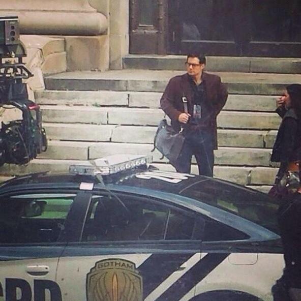 batman v superman - clark kent outside gotham city jail