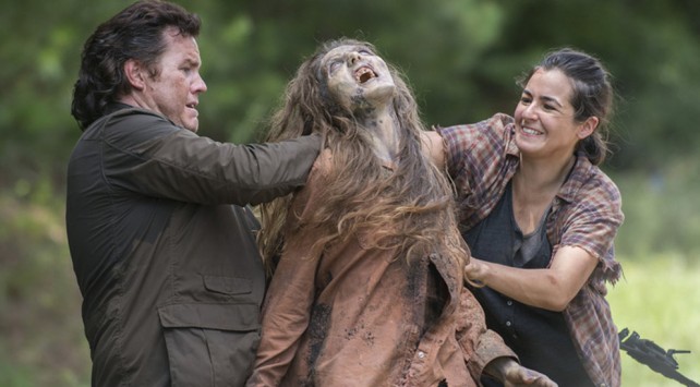 the walking dead, season 5 episode 5 - eugene fighting a walker