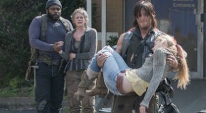 the walking dead season 5 - beth in daryls arms